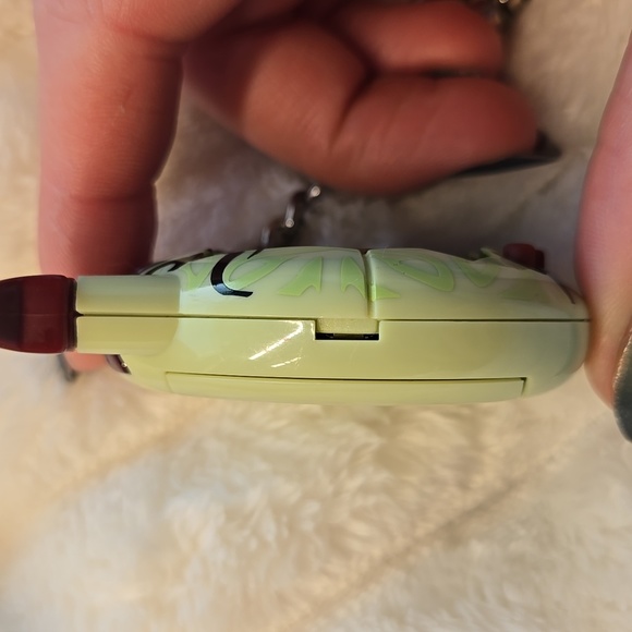 Tamagotchi Connection v4.5 English Green Tribal USA Shell 2007 - Picture 4 of 10